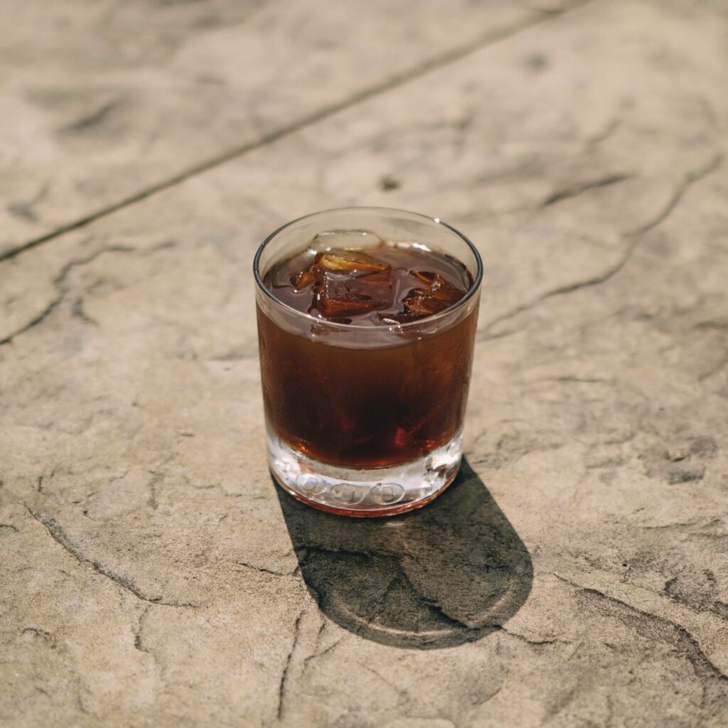 Iced Americano in der Sonne