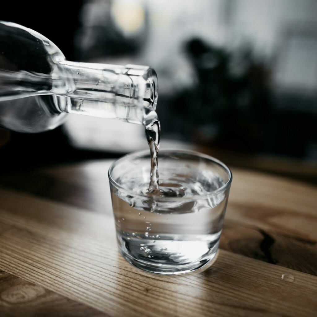 wasser einschenken