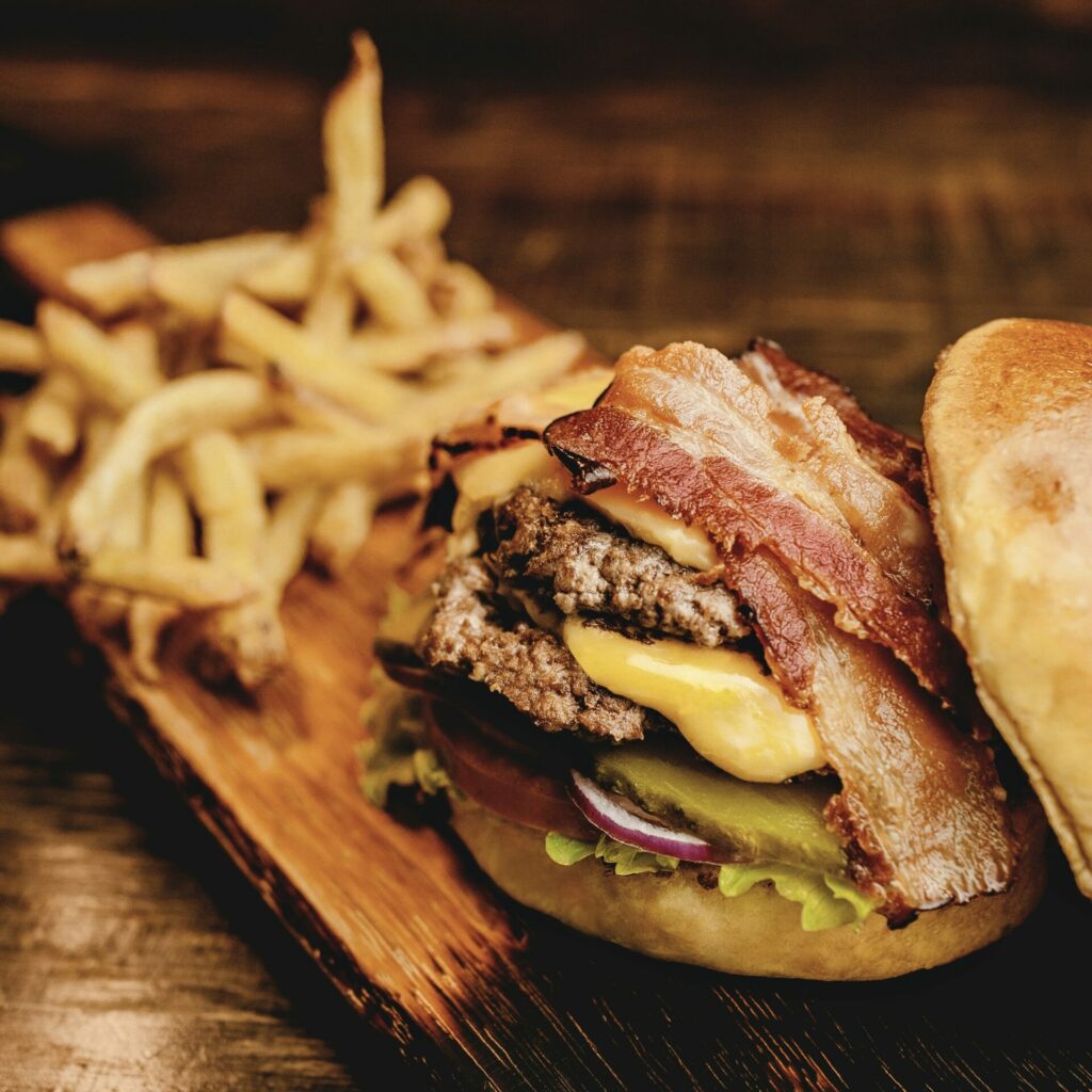 burger und pommes